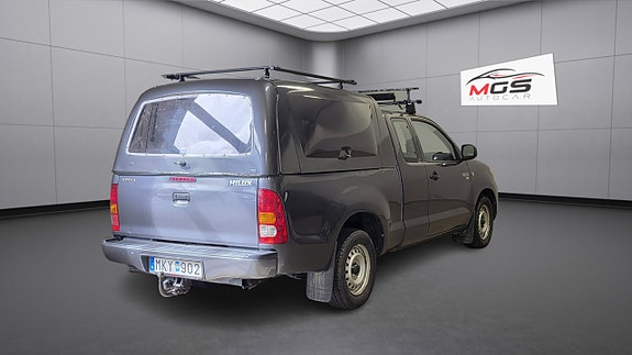 Toyota HiLux 4 of 18