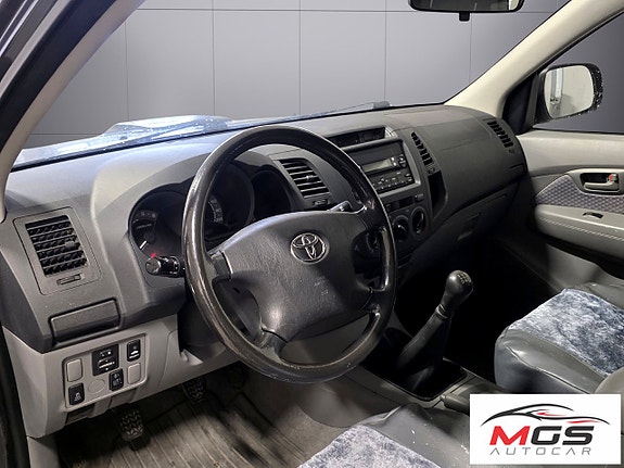 Toyota HiLux 17 of 18