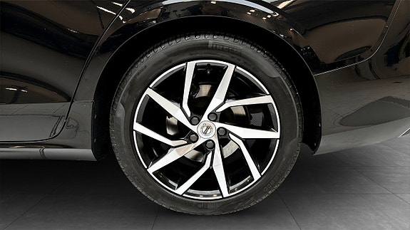 Volvo V60 6 of 16