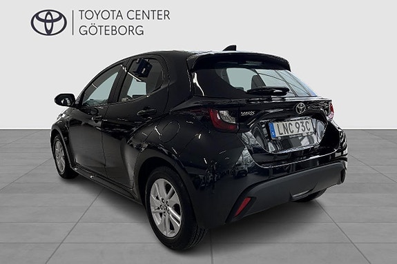 Toyota Yaris 3 of 13