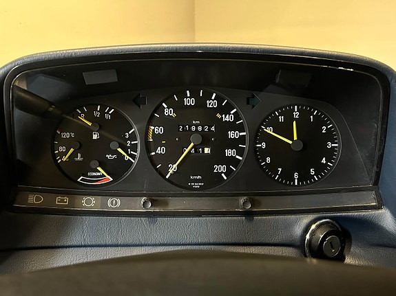 Mercedes-Benz 200 24 of 25