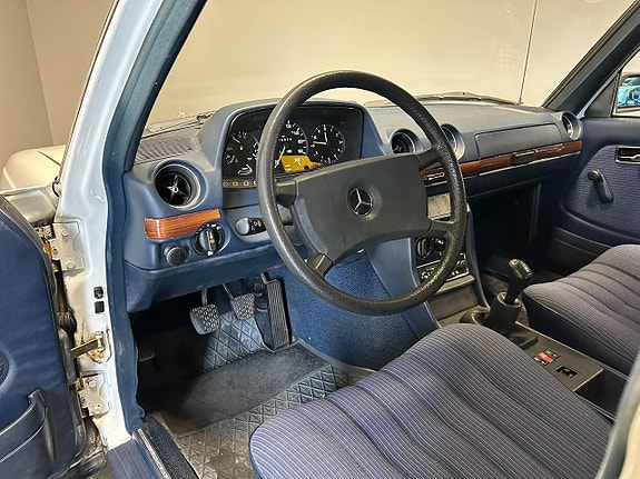 Mercedes-Benz 200 14 of 25