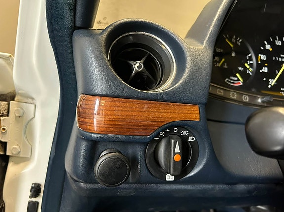 Mercedes-Benz 200 23 of 25