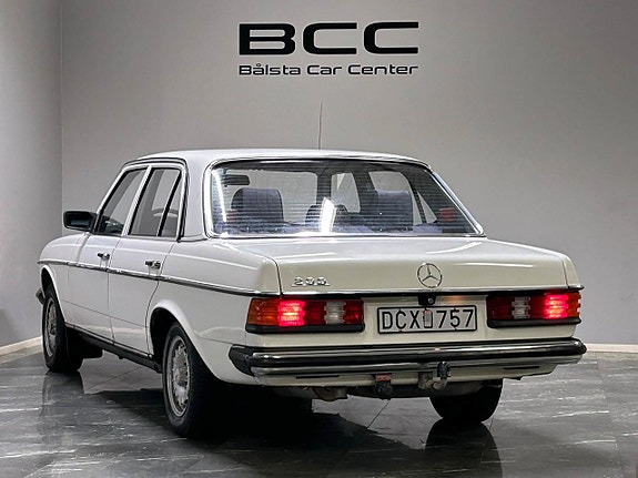Mercedes-Benz 200 6 of 25