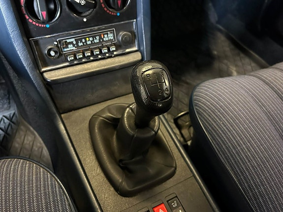 Mercedes-Benz 200 21 of 25