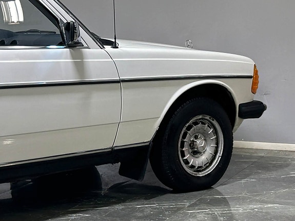Mercedes-Benz 200 10 of 25