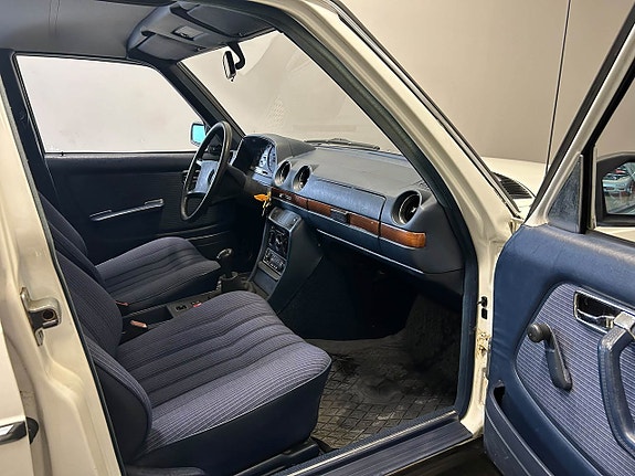 Mercedes-Benz 200 16 of 25
