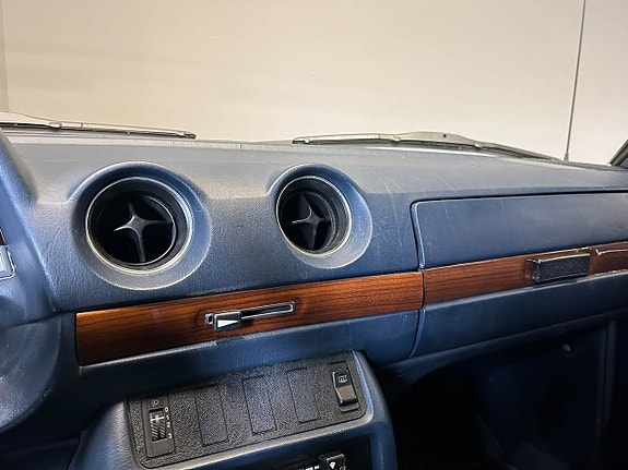 Mercedes-Benz 200 19 of 25