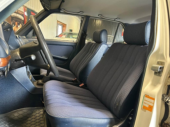 Mercedes-Benz 200 15 of 25