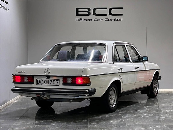Mercedes-Benz 200 8 of 25