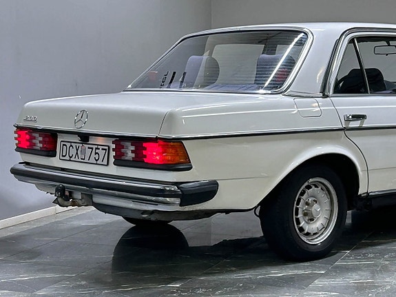 Mercedes-Benz 200 9 of 25