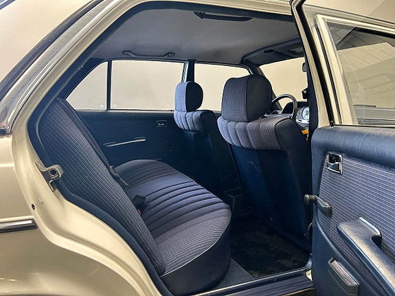 Mercedes-Benz 200 17 of 25