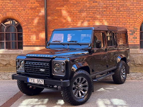 Land Rover Defender 110 2 of 30