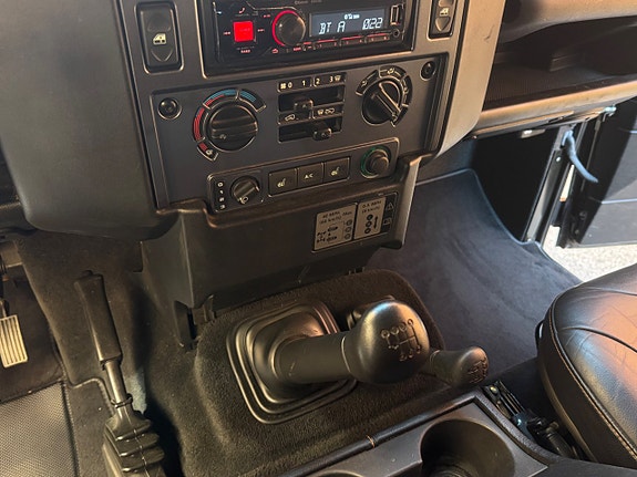 Land Rover Defender 110 25 of 30