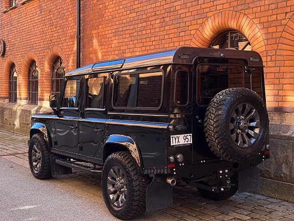 Land Rover Defender 110 5 of 30