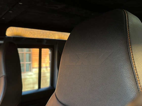 Land Rover Defender 110 24 of 30