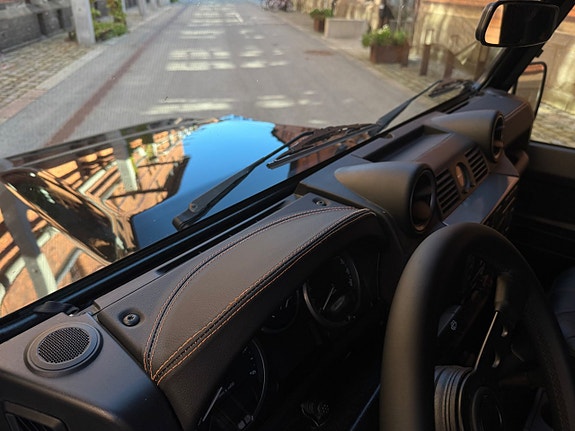 Land Rover Defender 110 27 of 30