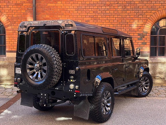 Land Rover Defender 110 6 of 30