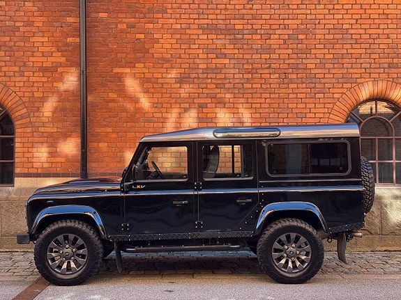 Land Rover Defender 110 3 of 30