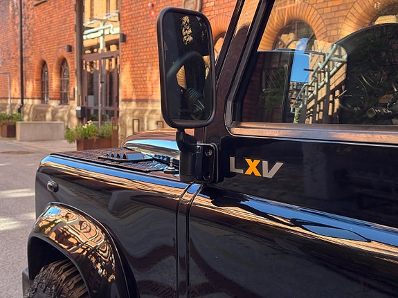 Land Rover Defender 110 14 of 30