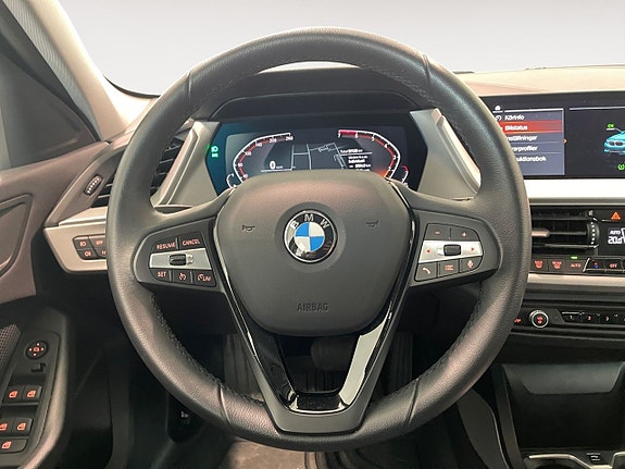 BMW 118i 11 of 17