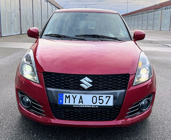 Suzuki Swift 2 of 8