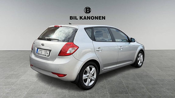 Kia Ceed 4 of 12