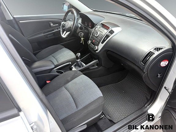 Kia Ceed 9 of 12
