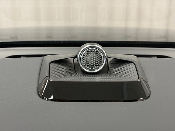 Volvo EX90 11 of 27