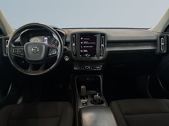 Volvo XC40 8 of 21