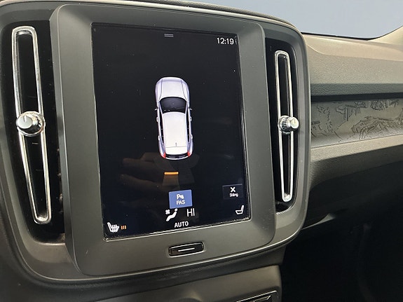 Volvo XC40 11 of 21