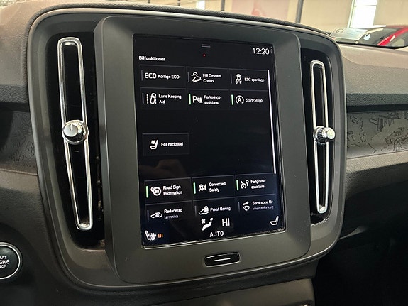 Volvo XC40 17 of 21