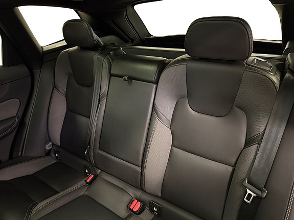 Volvo XC60 11 of 18