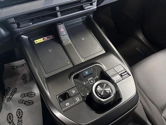 Toyota bZ4X 12 of 17