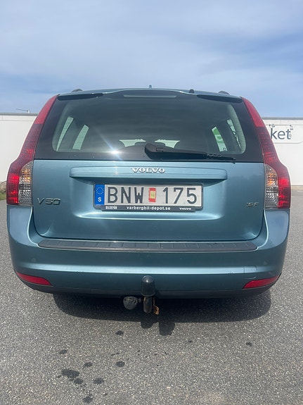 Volvo V50 4 of 15