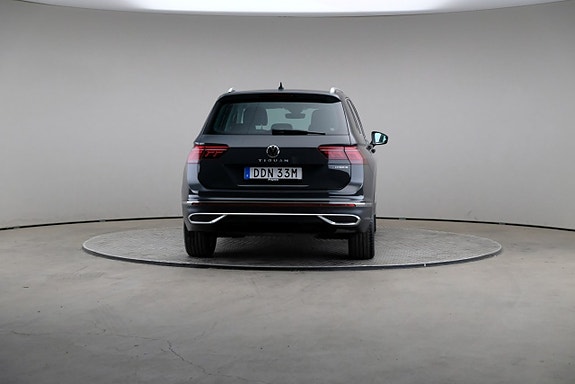 Volkswagen Tiguan 2 of 3