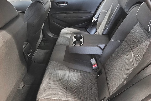 Toyota Corolla 7 of 12