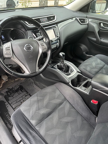 Nissan X-Trail 3 of 3