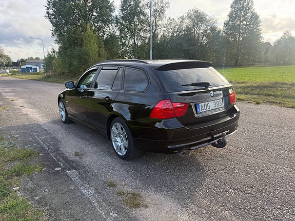 BMW 320d 4 of 12