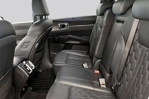 Kia Sorento 9 of 14