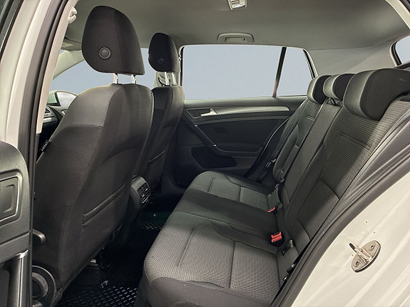 Volkswagen e-Golf VII 13 of 21