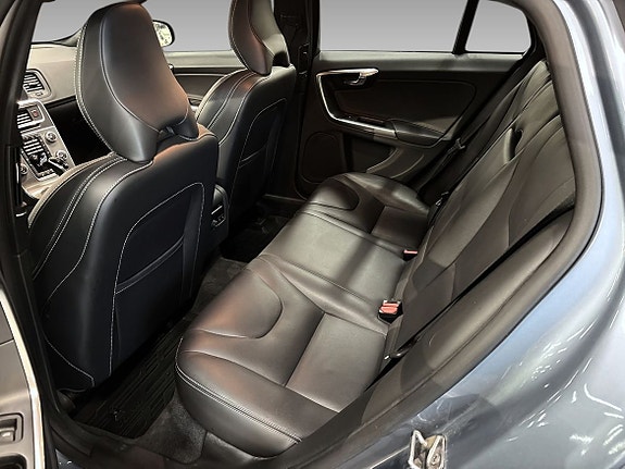 Volvo V60 8 of 14