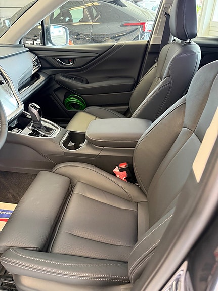 Subaru Outback 4 of 9