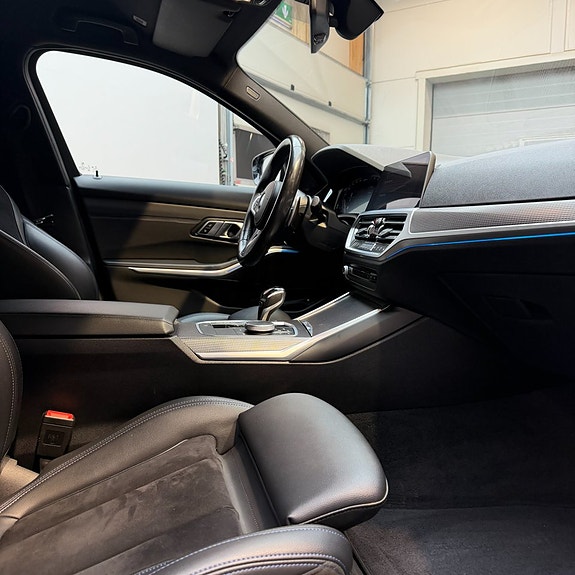 BMW 330e 11 of 12
