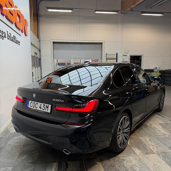 BMW 330e 4 of 12