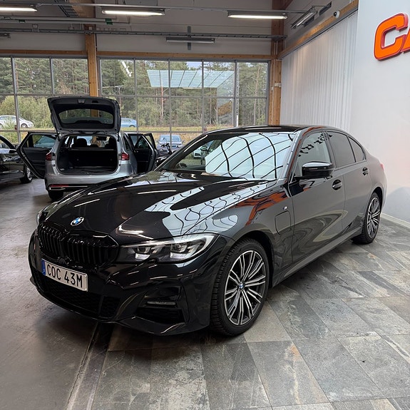BMW 330e 5 of 12