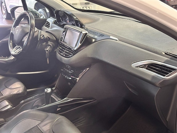 Peugeot 2008 5 of 8