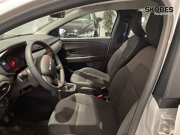 Dacia Sandero 7 of 16