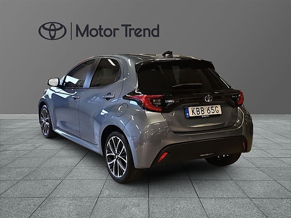 Toyota Yaris 2 of 13