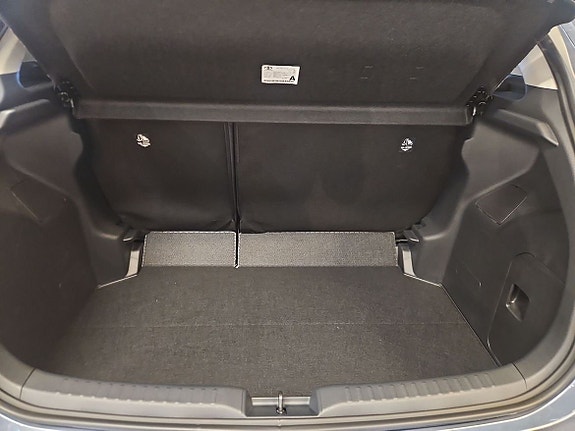 Toyota Yaris 11 of 13
